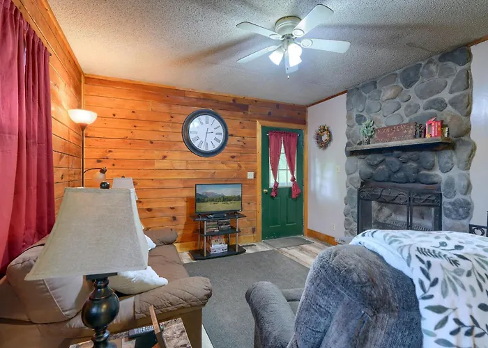 Blue Rose Cabins - Rosebud Cabin